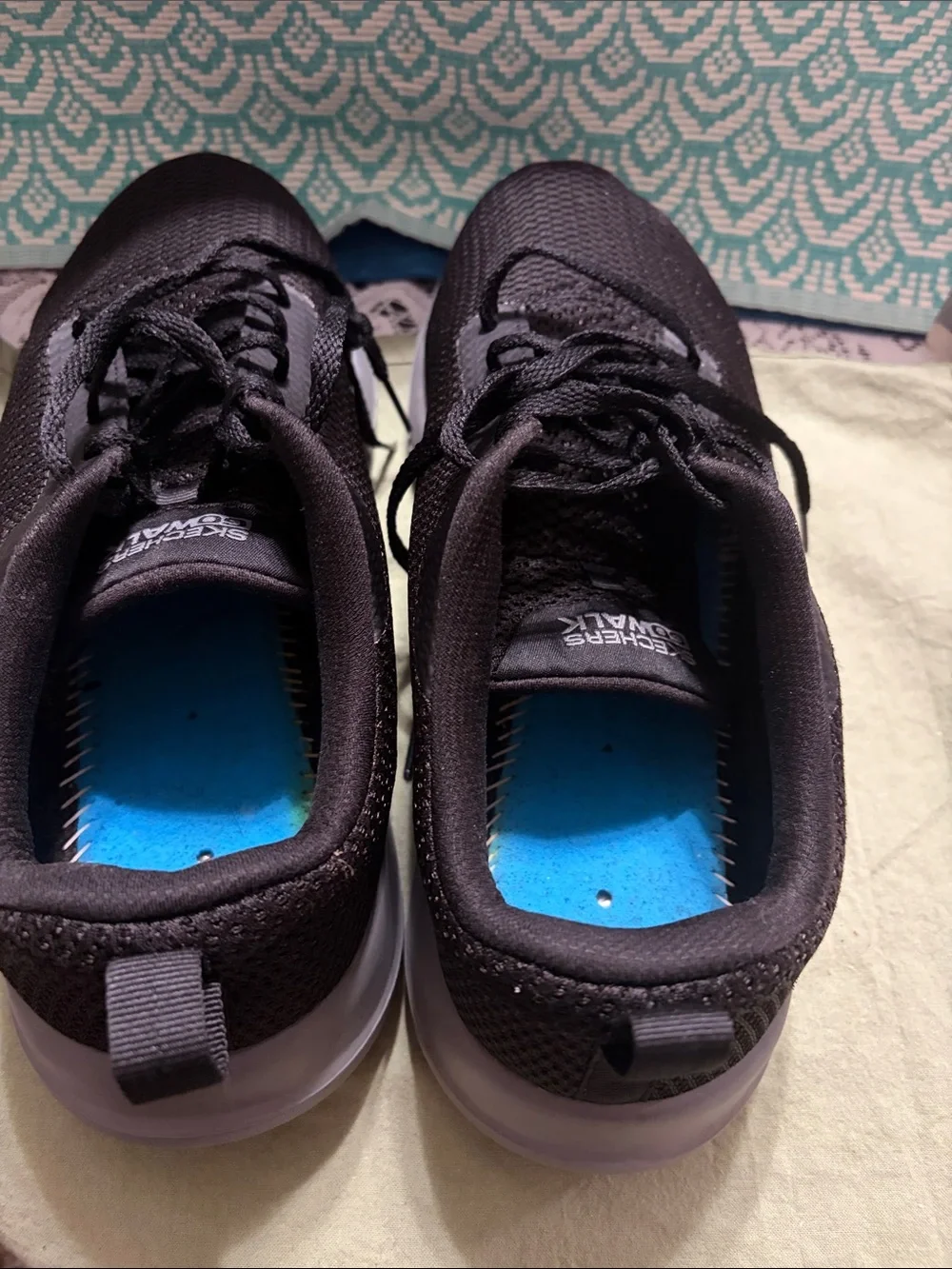 Skechers GOwalk Men’s Black Knit Lace-Up Sneakers with Gray Sole 9.5 X-Wide